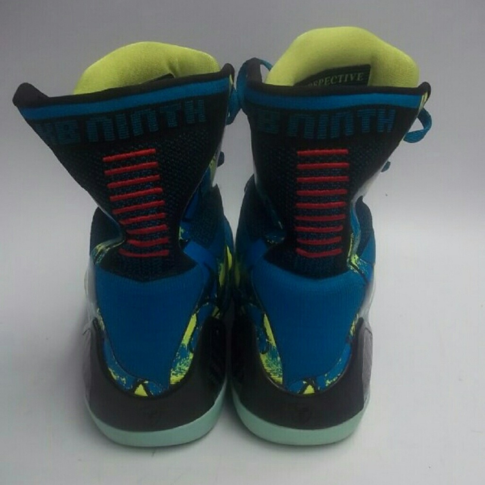 Kobe Nike Perspective Blue and Yellow Size 9.5